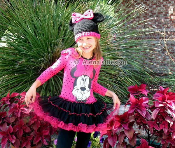 Minnie Mouse Hat with bright pink bow