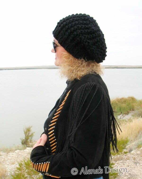 KNITTED WOMEN’S SLOUCHY HAT-black