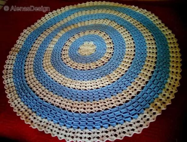 Round Lace Blanket White Blue